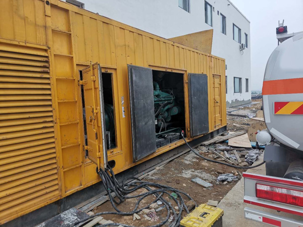 承留镇如何在发电机出租合同中约定设备的维修和保养责任?