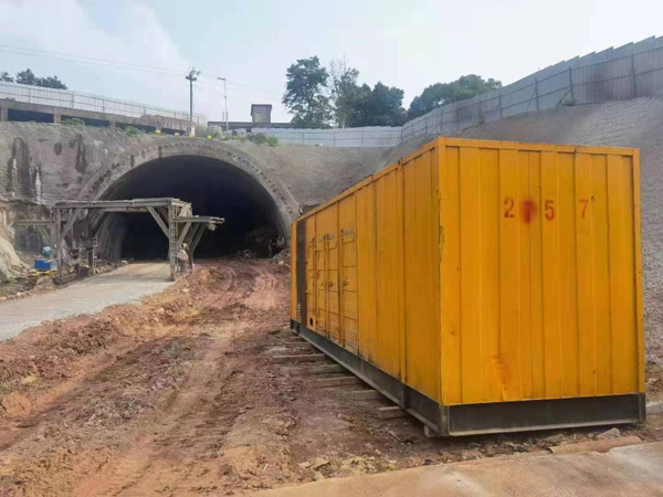 承留镇发电机出租自启装置的工作原理是什么?