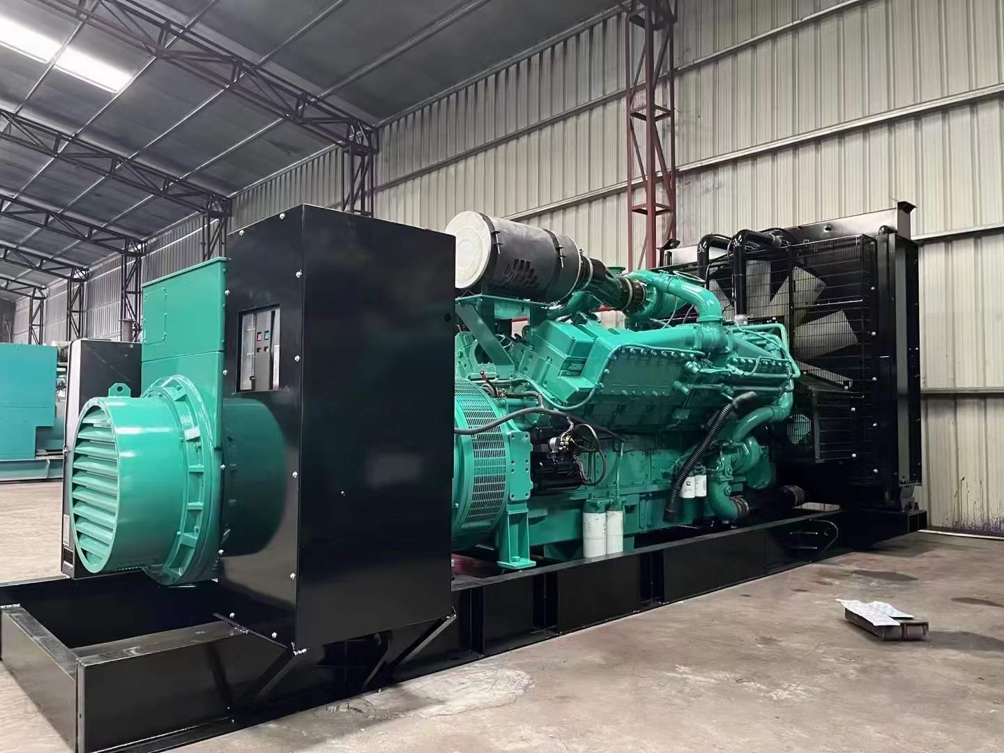 承留镇如何降低 800kW 柴油发电机输出电流的波动？